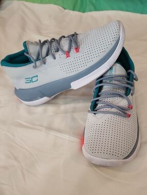 Under Armour Steph Curry 3 ZER0 Halo Gray Sneakers [3022117-101] Size 6